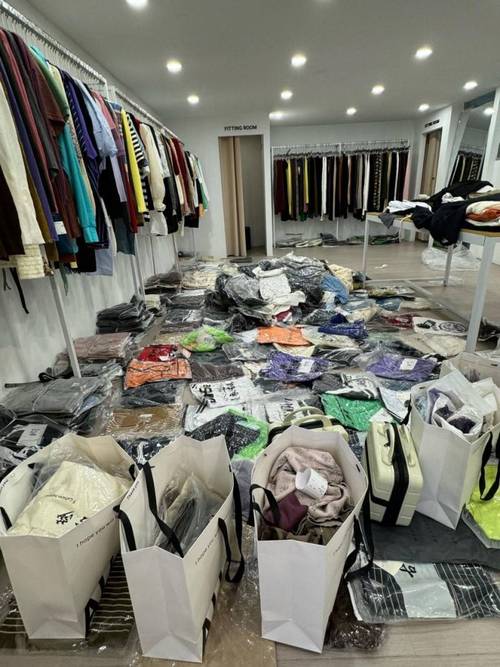 服装批发市场新浪潮:数字化时代的采购决策与优选指南